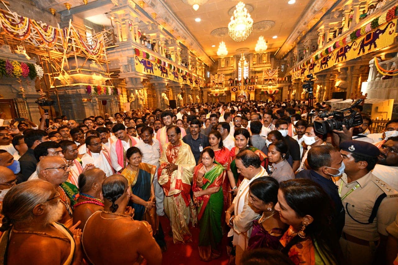 maha-kumbh-samprokshanam-at-yadadri-temple-15.jpg