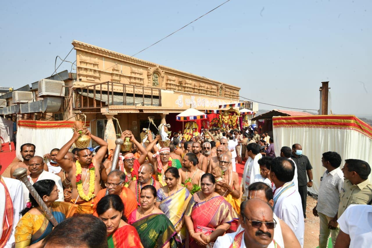 maha-kumbh-samprokshanam-at-yadadri-temple-16.jpg
