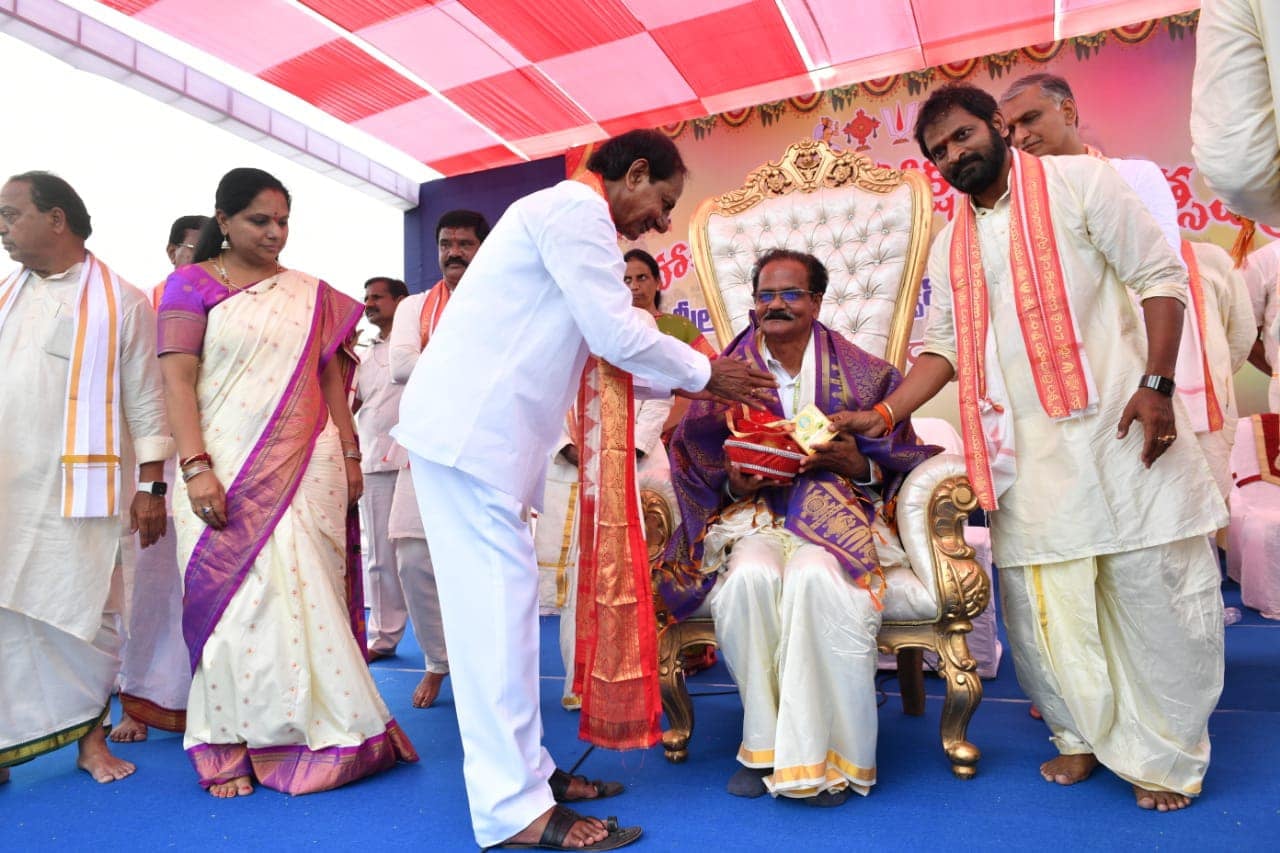 maha-kumbh-samprokshanam-at-yadadri-temple-19.jpg
