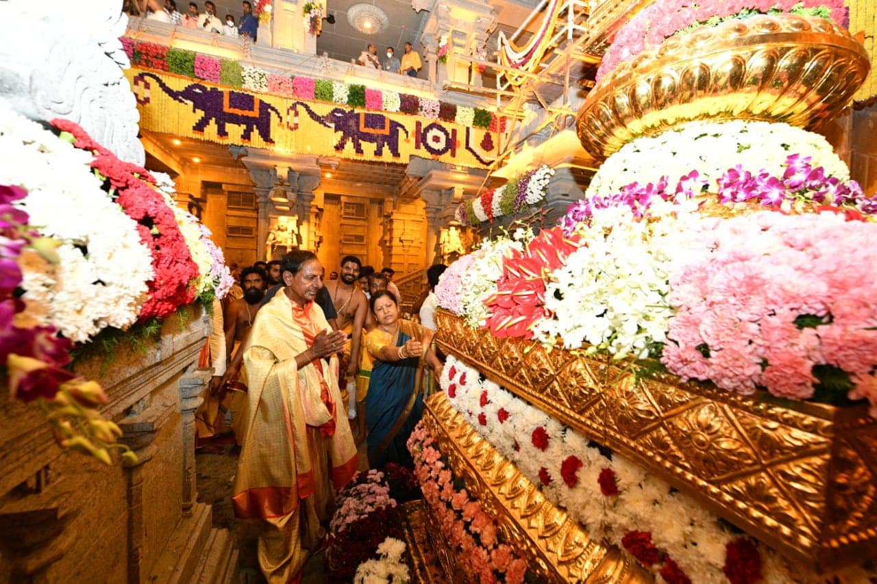 maha-kumbh-samprokshanam-at-yadadri-temple-2.jpg