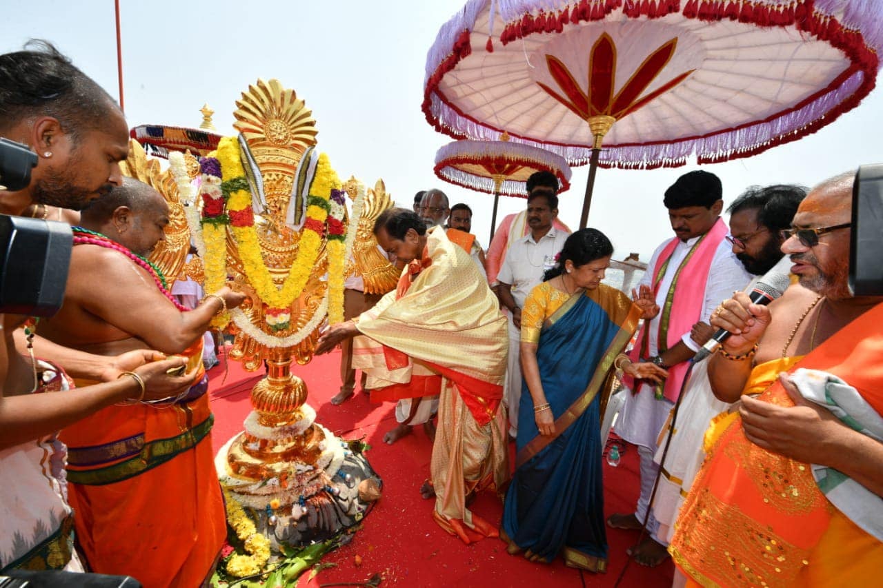 maha-kumbh-samprokshanam-at-yadadri-temple-21.jpg