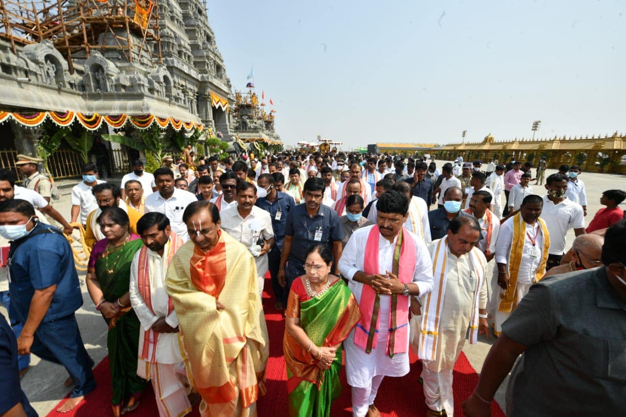maha-kumbh-samprokshanam-at-yadadri-temple-3.jpg
