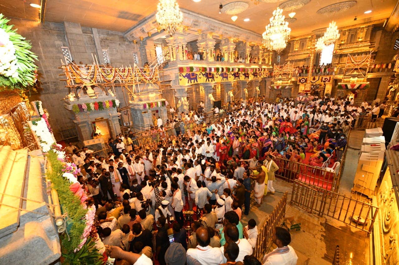 maha-kumbh-samprokshanam-at-yadadri-temple-5.jpg