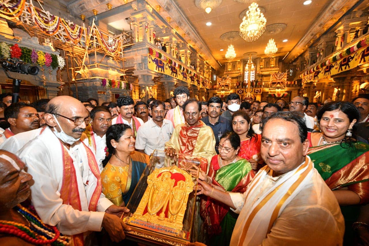 maha-kumbh-samprokshanam-at-yadadri-temple-6.jpg