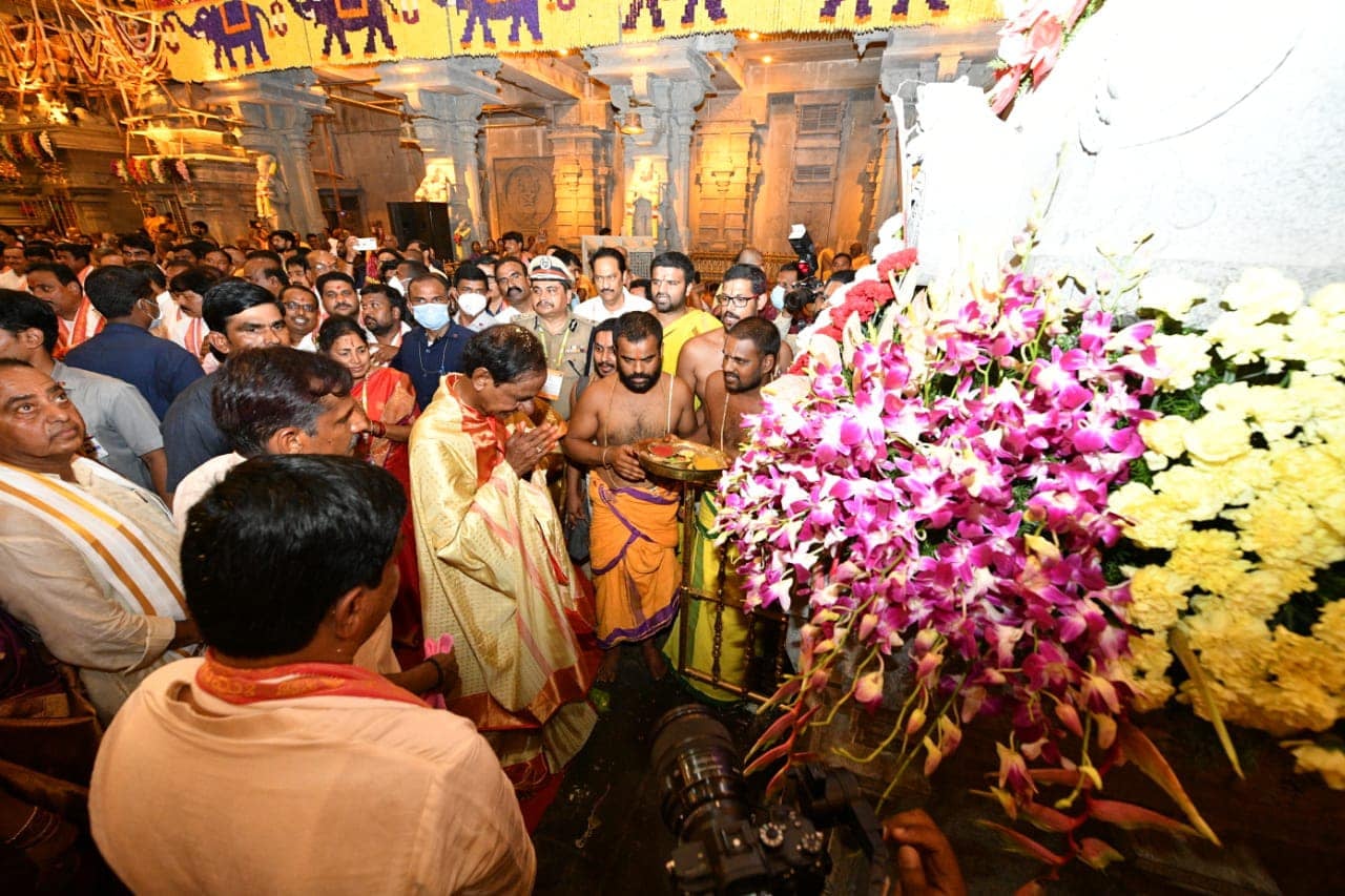 maha-kumbh-samprokshanam-at-yadadri-temple-8.jpg
