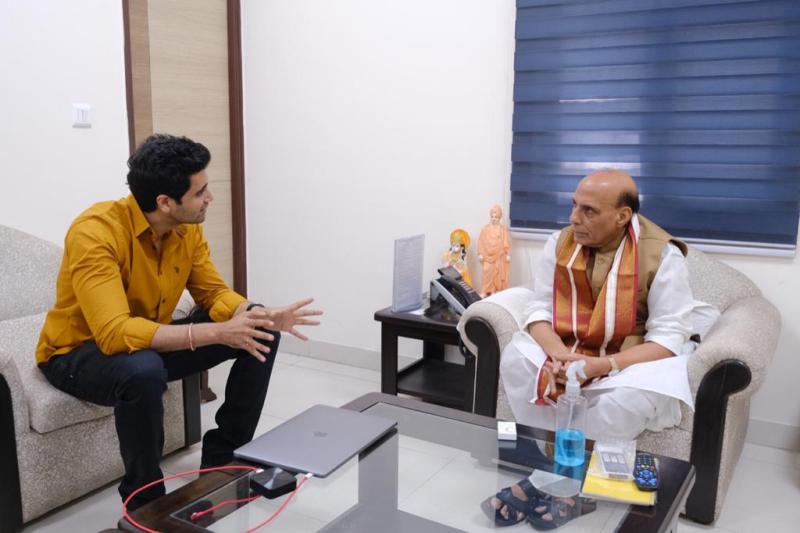 major-team-meets-rajnath-singh-2.jpg