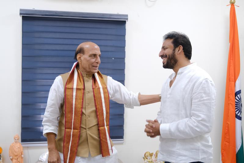 major-team-meets-rajnath-singh-7.jpg