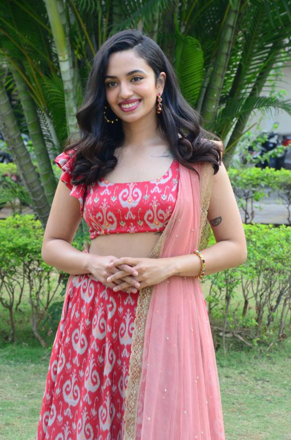 malavika-nair-stills-2-6.jpg