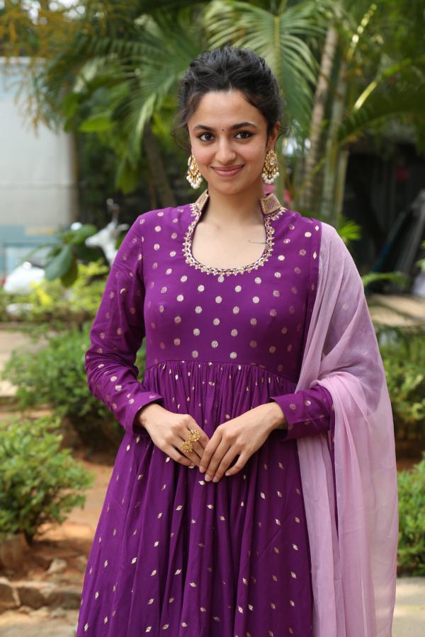 malavika-nair-stills-3-3.jpg
