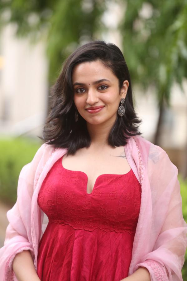 malavika-nair-stills-4-4.jpg