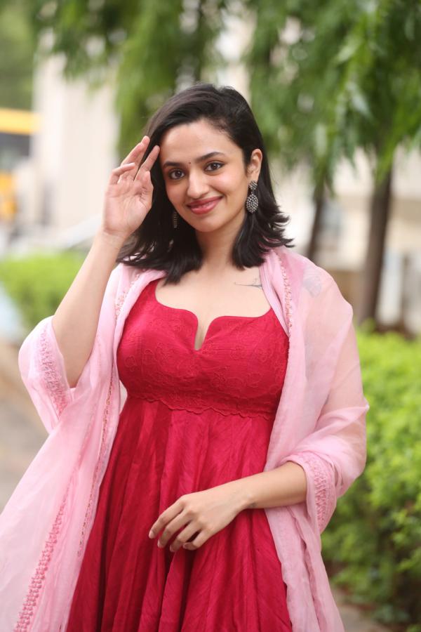 malavika-nair-stills-4-5.jpg