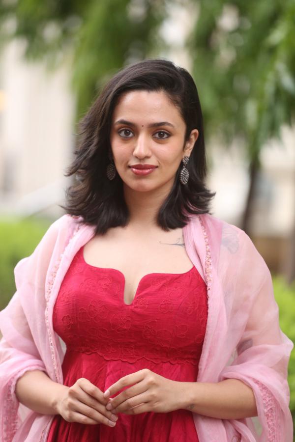 malavika-nair-stills-4-8.jpg