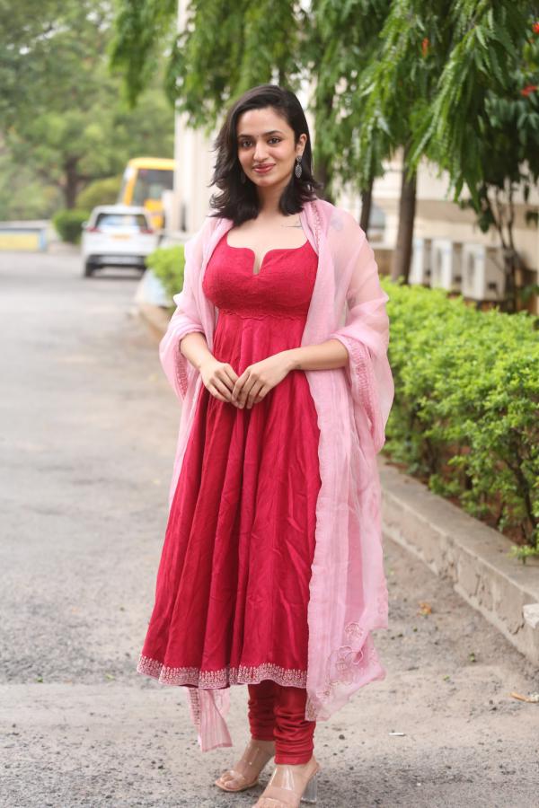 malavika-nair-stills-4-9.jpg