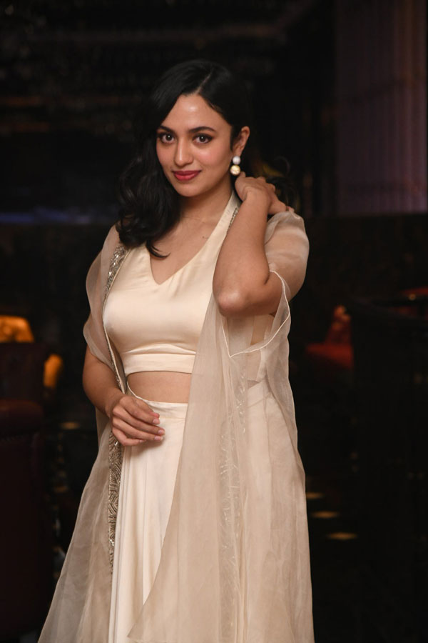 malavika-nair-stills-5-18.jpg