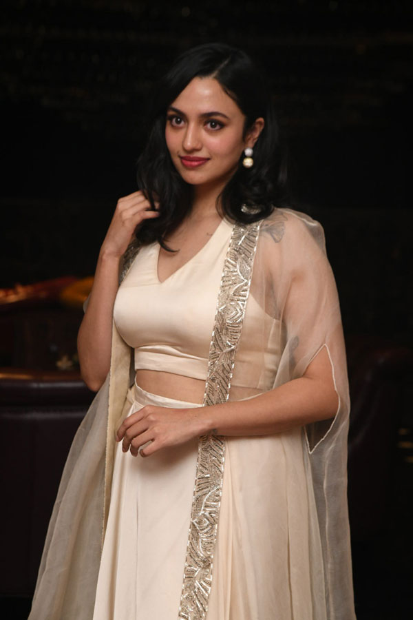 malavika-nair-stills-5-3.jpg