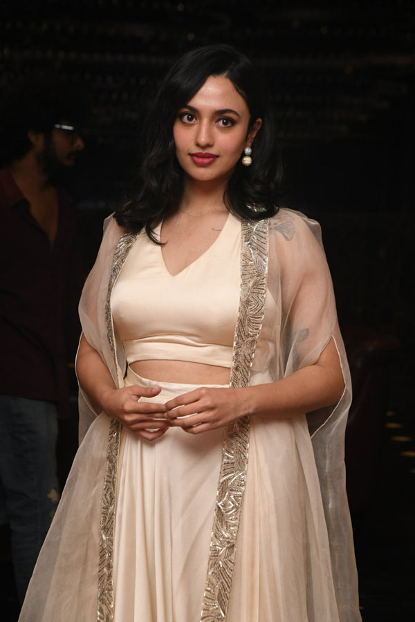 malavika-nair-stills-5-9.jpg