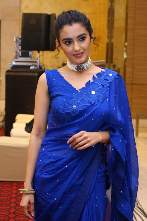 malavika-sharma-stills-2-15.jpg