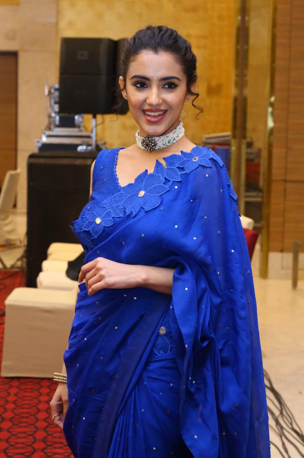 malavika-sharma-stills-2-16.jpg