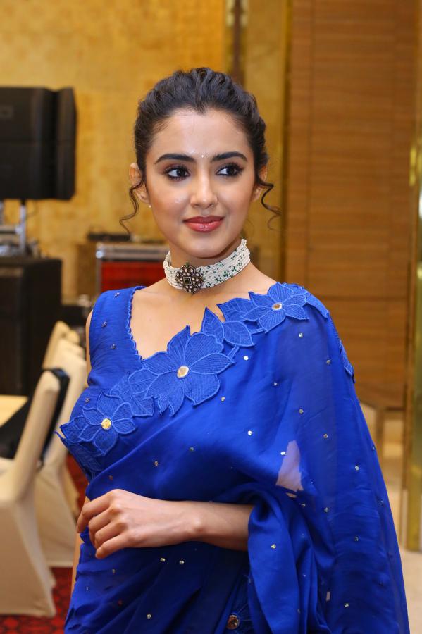 malavika-sharma-stills-2-17.jpg