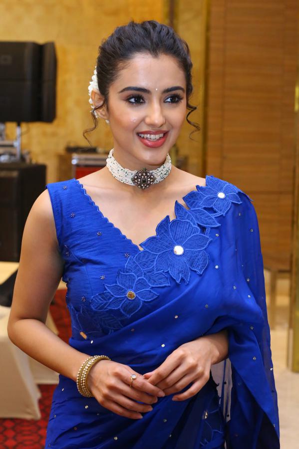 malavika-sharma-stills-2-18.jpg
