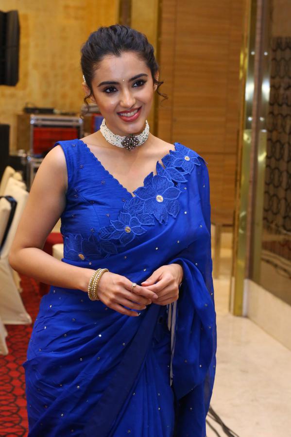 malavika-sharma-stills-2-19.jpg