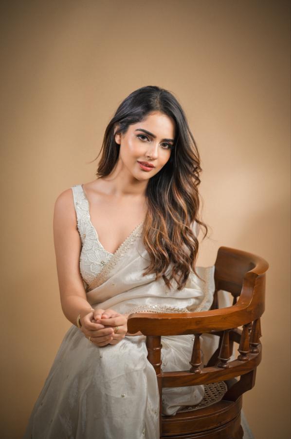 malvi-malhotra-latest-stills-4.jpg