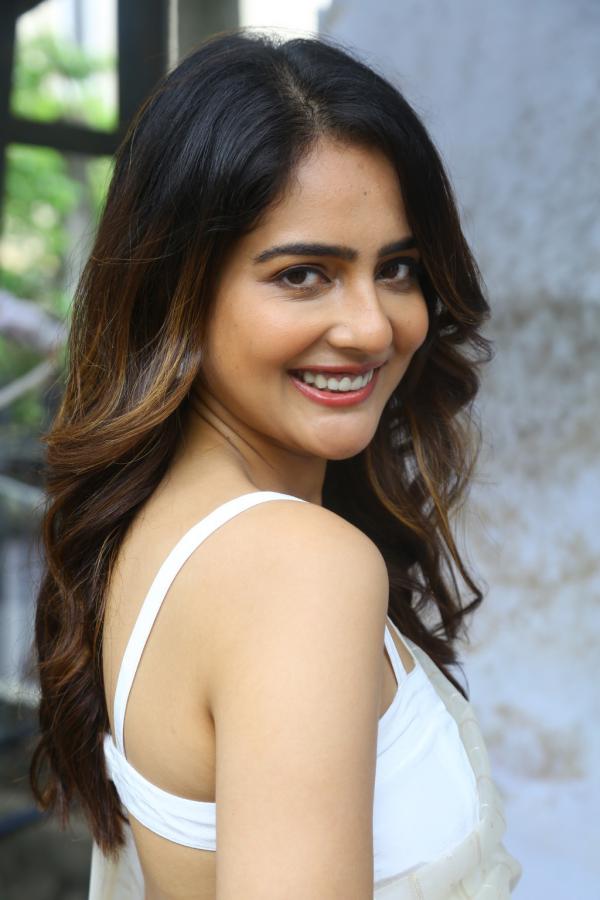 malvi-malhotra-stills-2.jpg
