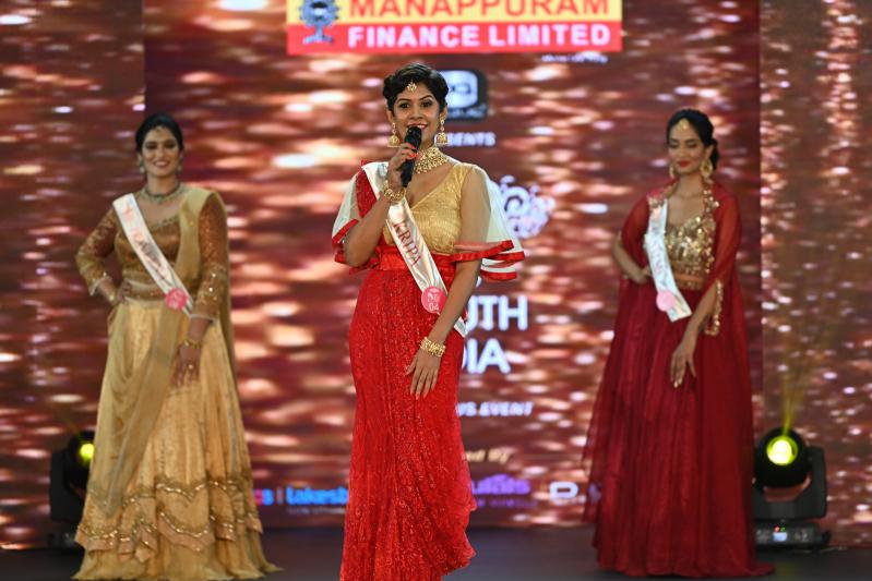 manappuram-mrs-south-india-2021-grand-finale-fashion-show-24.jpg