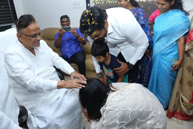 manchu-manoj-bhuma-mounika-reddy-at-kurnool-11.jpg