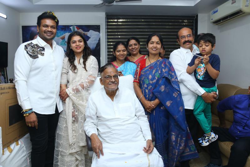 manchu-manoj-bhuma-mounika-reddy-at-kurnool-13.jpg