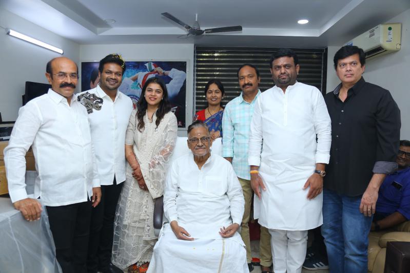 manchu-manoj-bhuma-mounika-reddy-at-kurnool-14.jpg