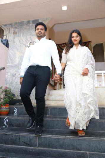 manchu-manoj-bhuma-mounika-reddy-at-kurnool-2.jpg