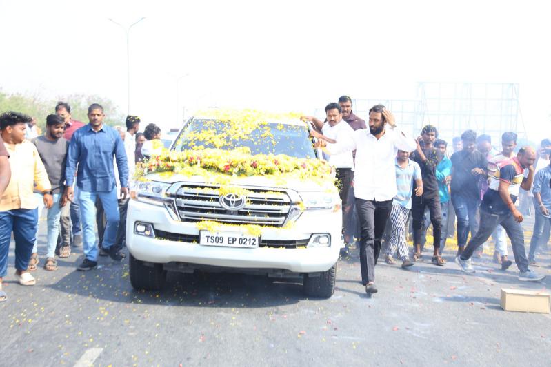 manchu-manoj-bhuma-mounika-reddy-at-kurnool-5.jpg