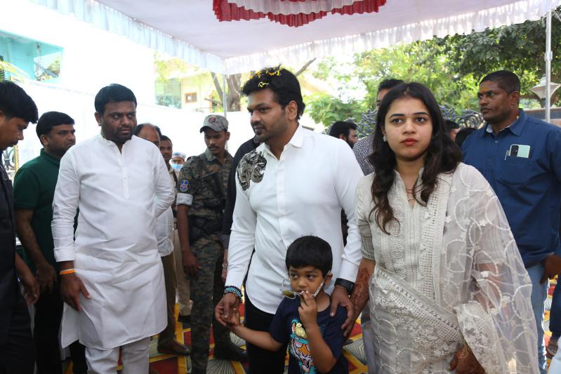 manchu-manoj-bhuma-mounika-reddy-at-kurnool-7.jpg