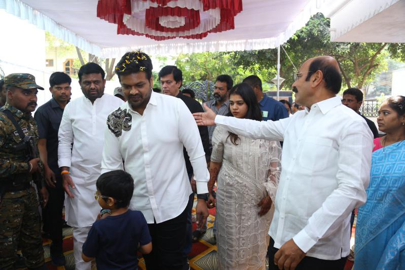 manchu-manoj-bhuma-mounika-reddy-at-kurnool-8.jpg