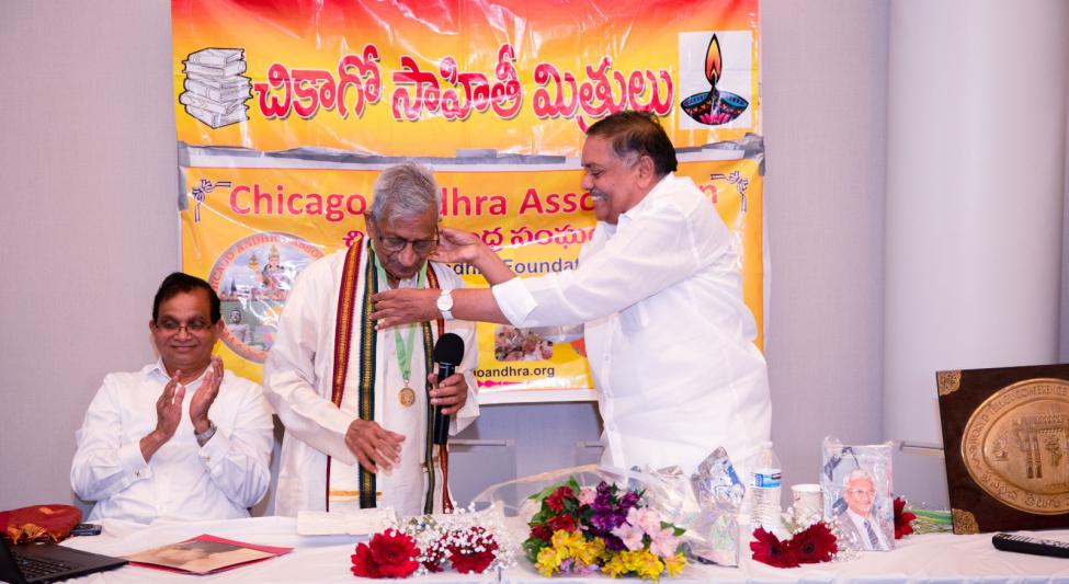 mandali-buddha-prasad-released-the-book-alolalantarala-9.jpg