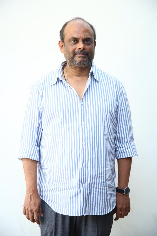 mardhand-venkatesh-with-media-2.jpg