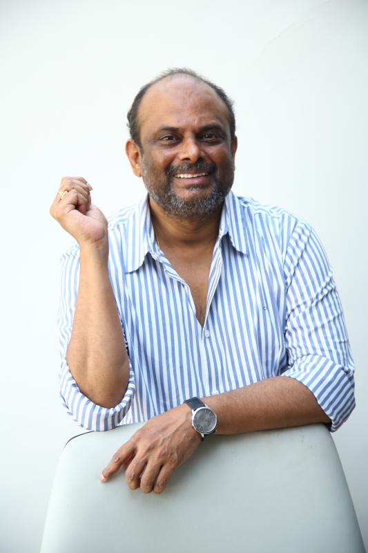mardhand-venkatesh-with-media-5.jpg