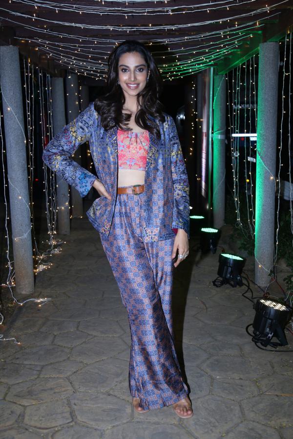 meenakshi-choudary-stills-3-16.jpg
