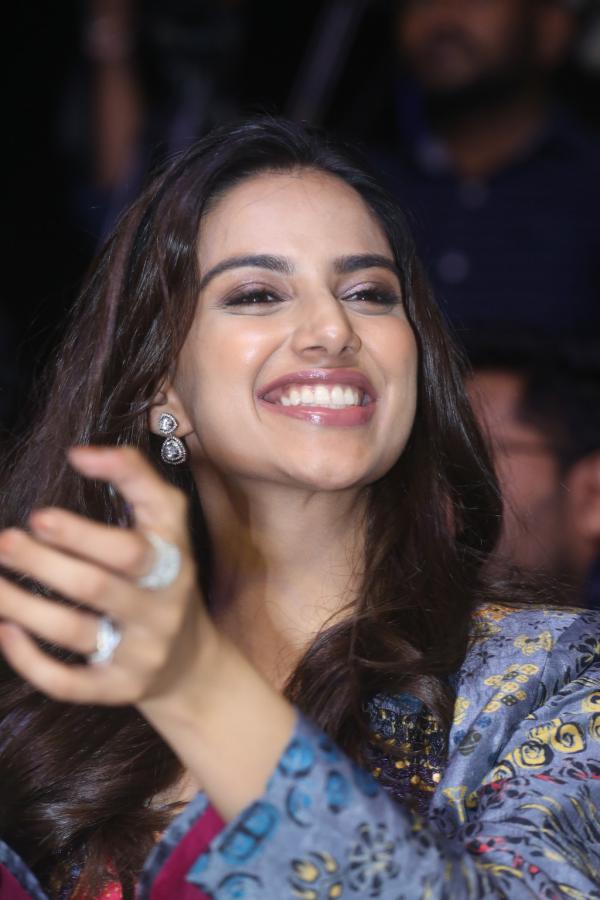 meenakshi-choudary-stills-3-2.jpg