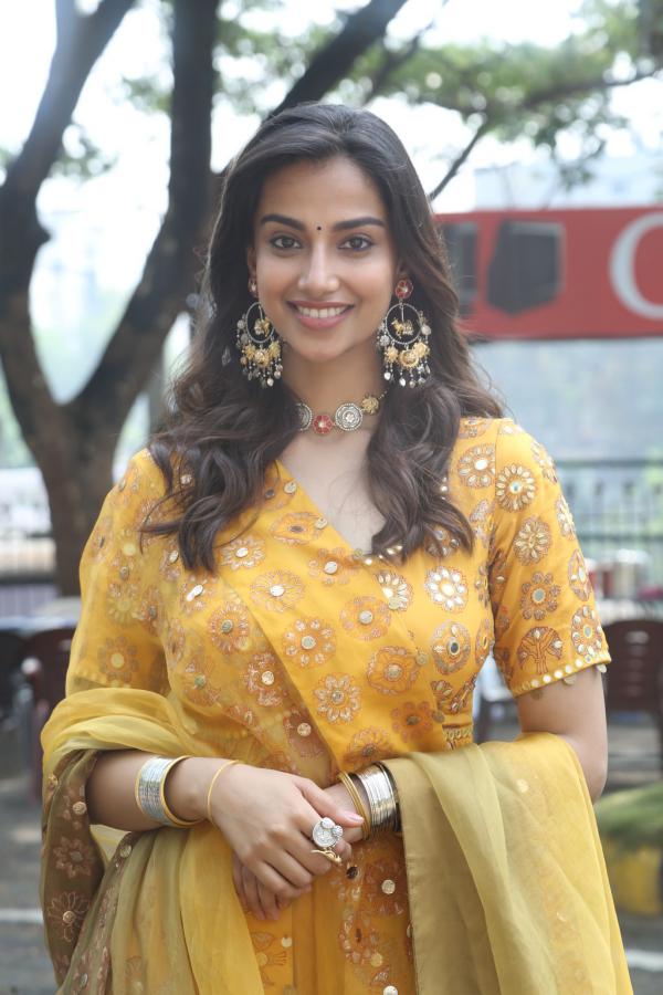 meenakshi-chowdary-stills-2.jpg