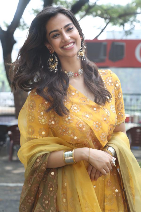 meenakshi-chowdary-stills-3.jpg