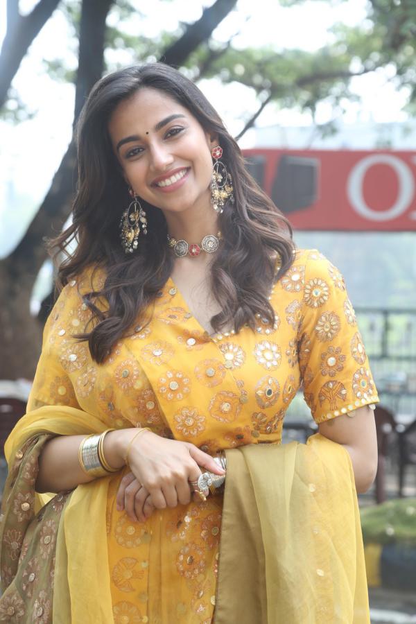 meenakshi-chowdary-stills-7.jpg