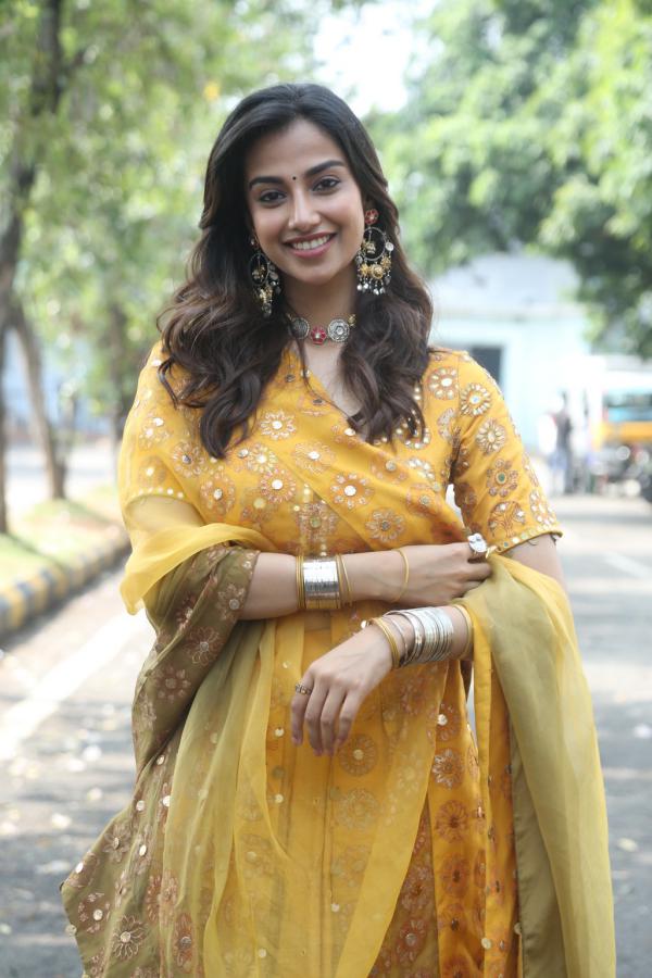 meenakshi-chowdary-stills-8.jpg