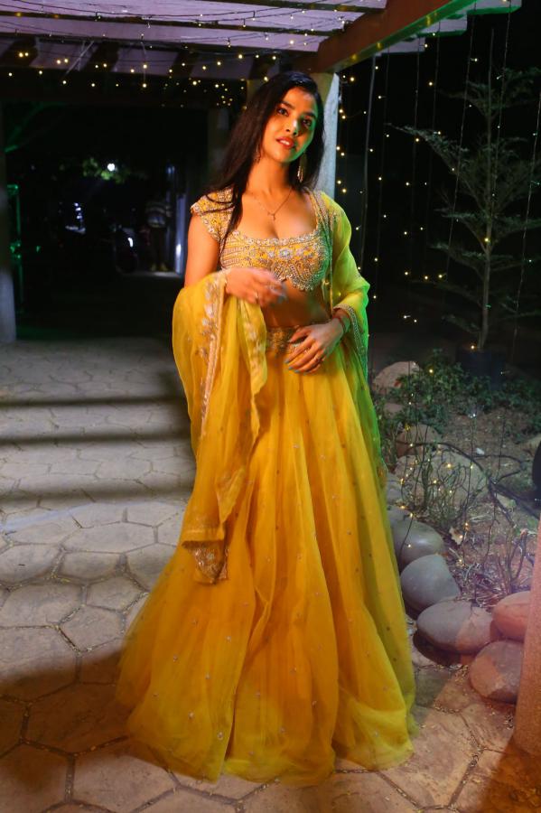 meenakshi-goswami-stills-2-3.jpg