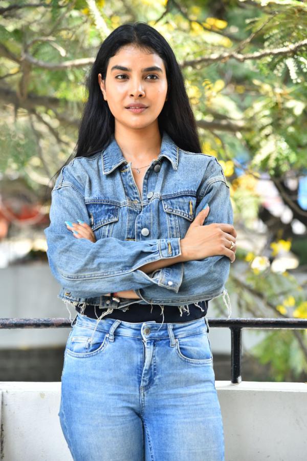 meenakshi-goswami-stills-3-10.jpg