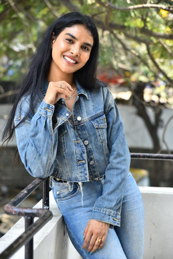 meenakshi-goswami-stills-3-13.jpg
