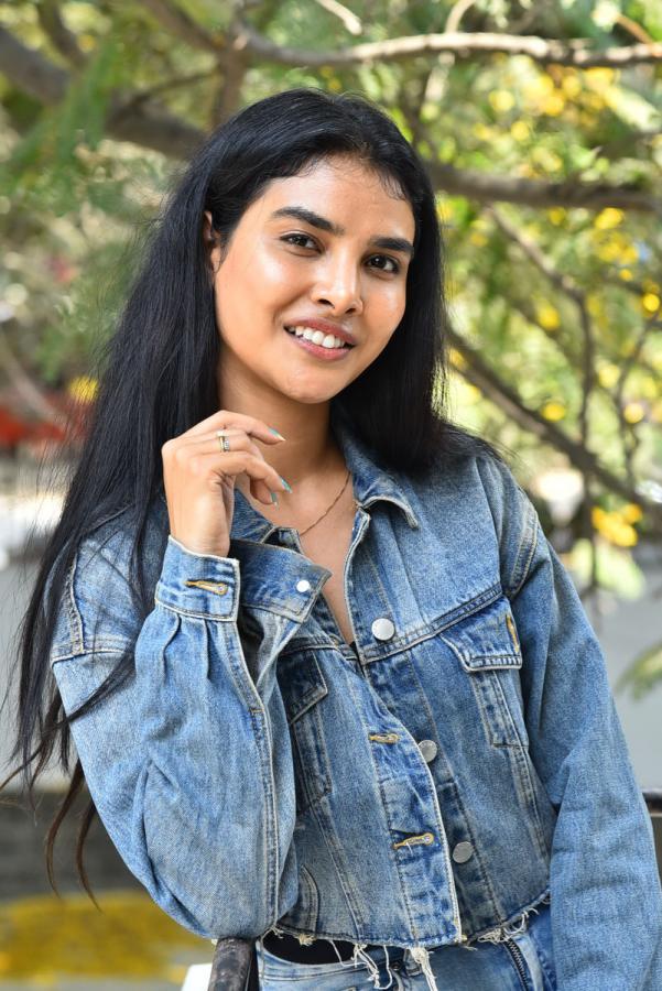 meenakshi-goswami-stills-3-14.jpg