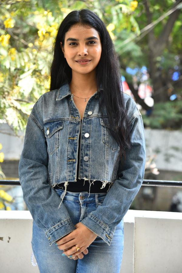 meenakshi-goswami-stills-3-2.jpg