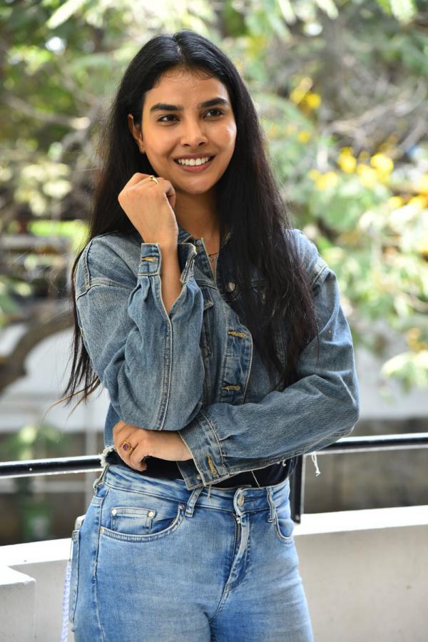 meenakshi-goswami-stills-3-3.jpg